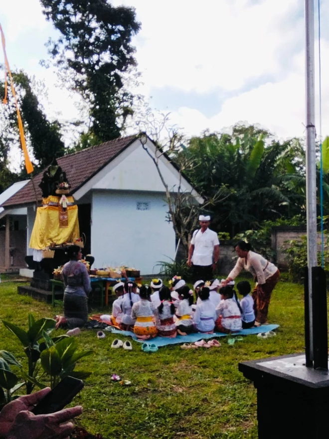 ACARA SARASWATI DI PAUD WIDYA KUMARA BARU